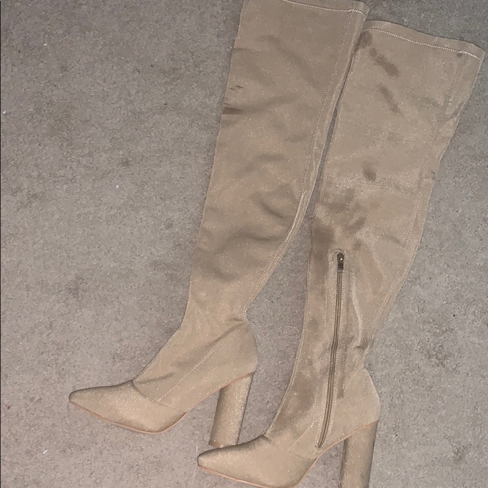 My favorite nude boots !